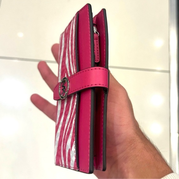 Michael Kors Greenwich Medium Signature Logo Wallet Dragonfruit Multi - Picture 3 of 6